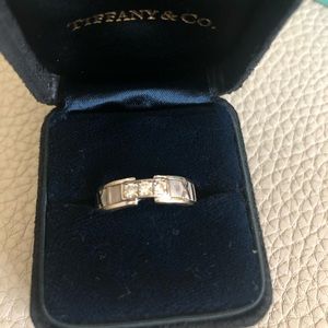 Tiffany & co. White gold atlas diamond ring